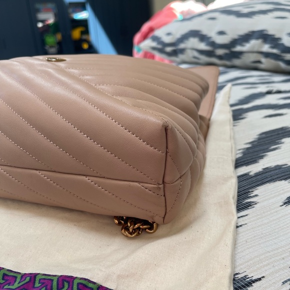 LIKE NEW Tory Burch kira chevron shoulder bag - Picture 7 of 9
